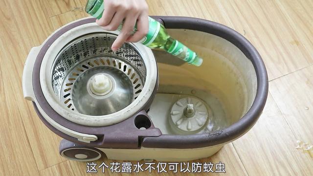 清水拖地好像白拖了！一個方法教給你，地板煥然一新