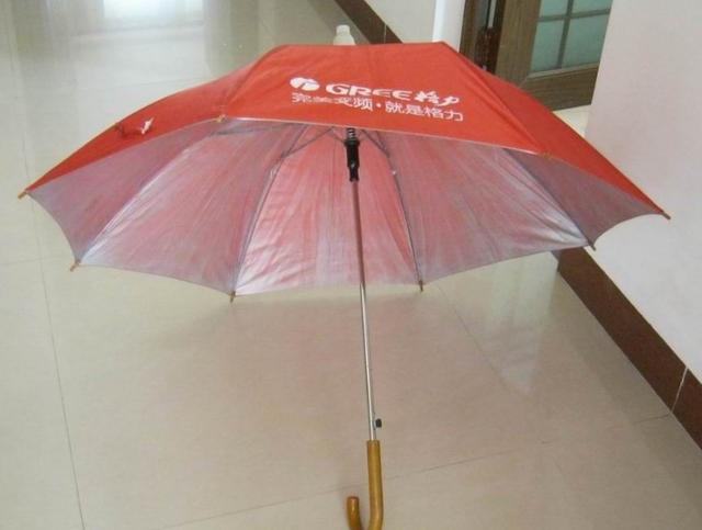 舊雨傘別扔掉，剪幾刀立馬變身值錢寶物！