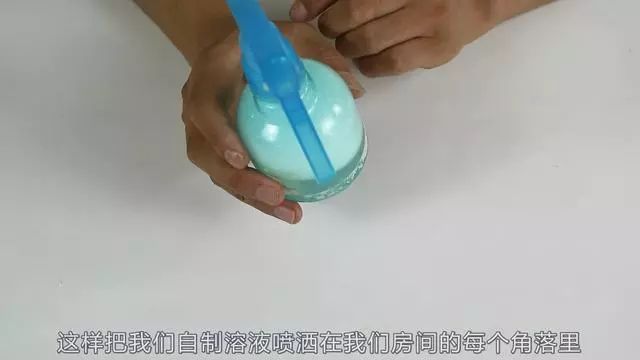 家裡蟑螂太多試試這個土方法，2瓣大蒜把家裡蟑螂一鍋端