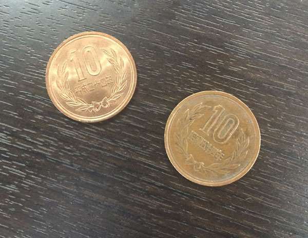 冬天穿靴子超時尚，但一脫鞋臭味逼死人...日本除臭妙招超簡單，只需要兩枚「硬幣」！