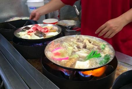 小火鍋「一鍋賣$110」老闆賺什麼？他用一張表揭祕「利潤高得嚇人」難怪還附免費冰淇淋！ 