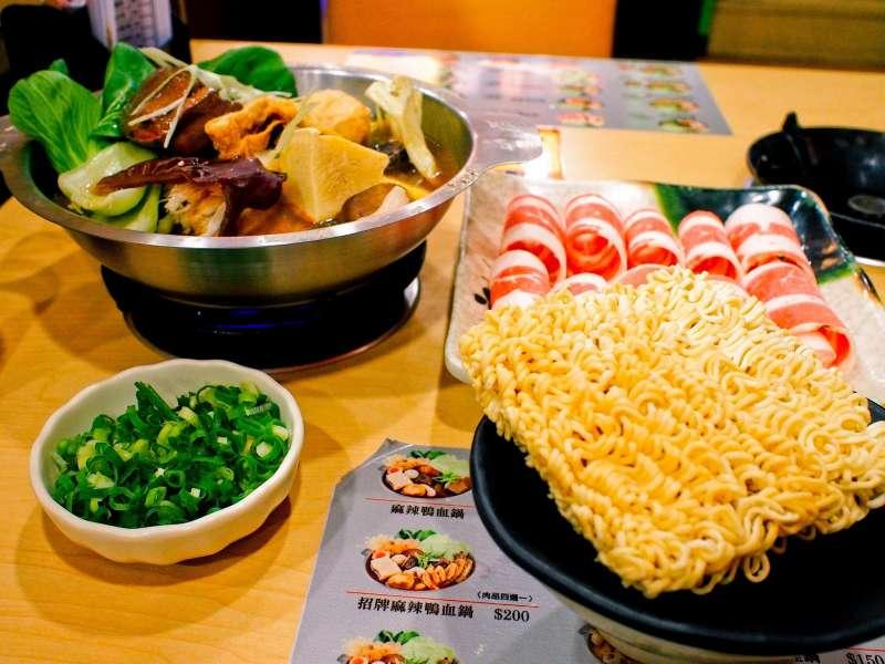 小火鍋「一鍋賣$110」老闆賺什麼？他用一張表揭祕「利潤高得嚇人」難怪還附免費冰淇淋！ 