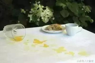 衣服不管染上什麼，用這招都能洗掉，太實用了！