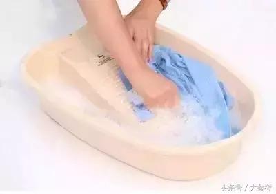 衣服不管染上什麼，用這招都能洗掉，太實用了！
