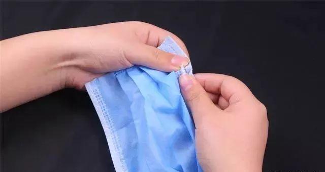 戴過的「一次性口罩」別急著丟！聰明媽媽「塞進馬桶水缸」後...3個月沒刷馬桶也不臭！