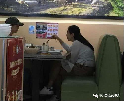 王祖賢被偶遇吃素食火鍋，吃齋多年卻成駝背，美人遲暮身材大變樣