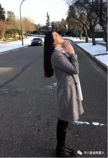 王祖賢被偶遇吃素食火鍋，吃齋多年卻成駝背，美人遲暮身材大變樣