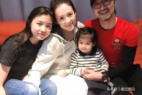 章子怡曬溫馨全家福，有誰注意到汪峰的手了？網友：看不下去了！