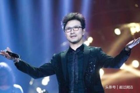 章子怡曬溫馨全家福，有誰注意到汪峰的手了？網友：看不下去了！