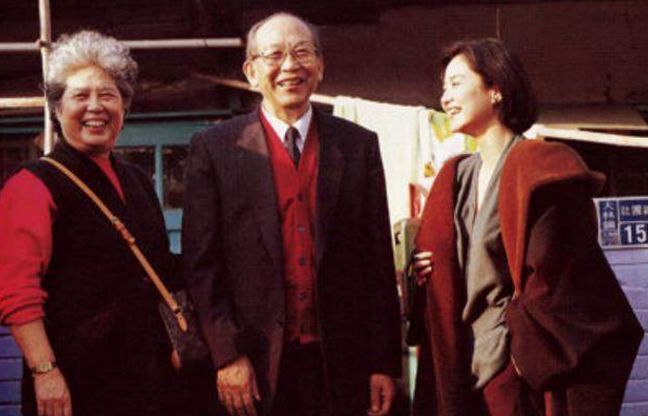 失散36年，林青霞親姐姐照片大曝光！沒想到她竟長這樣，兩者生活大不同！