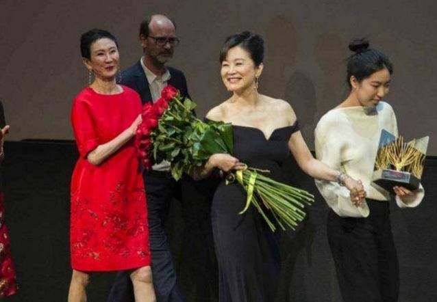 失散36年，林青霞親姐姐照片大曝光！沒想到她竟長這樣，兩者生活大不同！