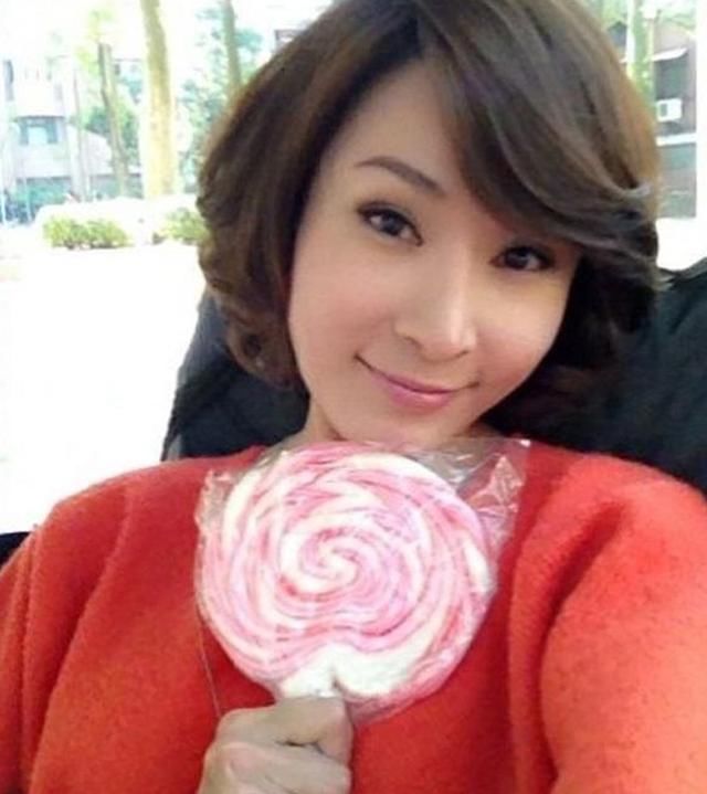 她是台灣女演員卻漸漸被遺忘，44歲終於嫁給了「他」，如今48歲幸福美滿卻仍無子！
