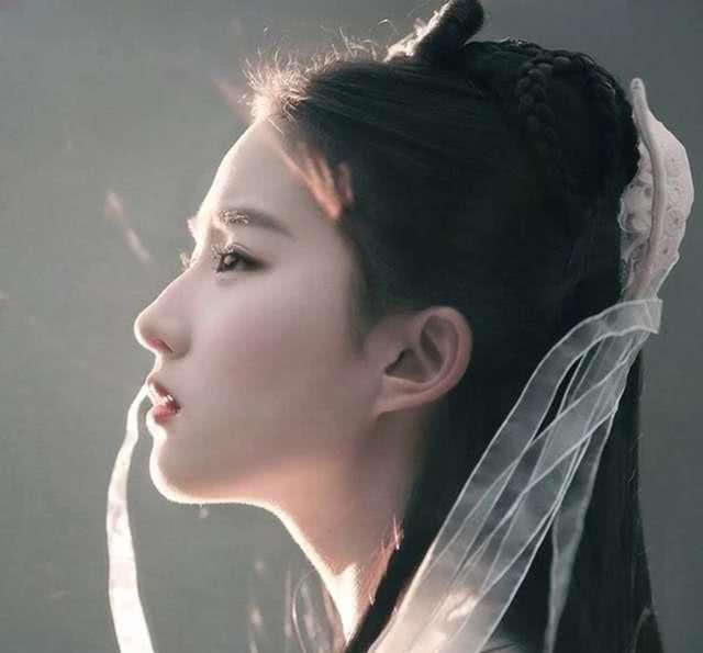 劉亦菲喝醉酒誤發素顏照，網友高呼：從此再無神仙姐姐！