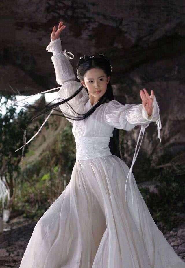 劉亦菲喝醉酒誤發素顏照，網友高呼：從此再無神仙姐姐！