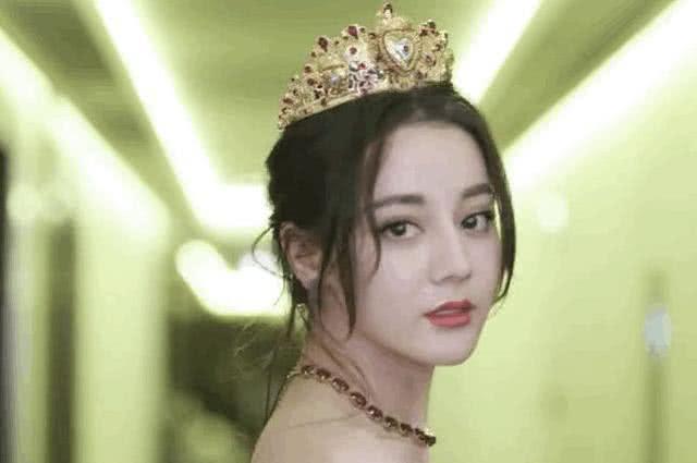 迪麗熱巴榮獲金鷹女神，攜《枕上書》歸來，播出時間讓人無語