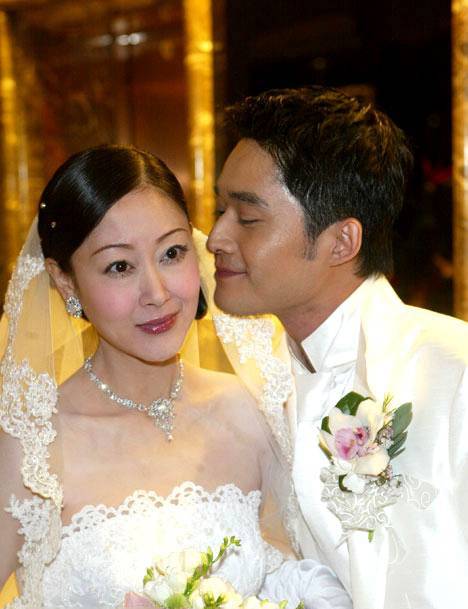結婚10年丈夫出軌8次，花1億包養閨蜜，她知道後得抑鬱症自殺！