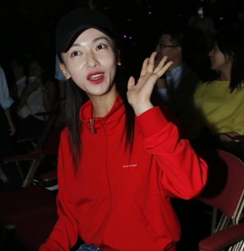 【香港地區】林俊傑開唱！「迷妹」吳謹言親到紅館捧場！