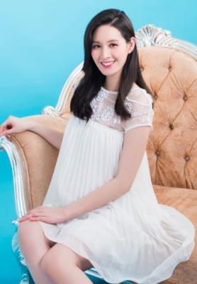 32歲的她被封為「周杰倫的最美前女友」如今升格當媽媽「近況曝光」，沒想到當年的大眼美少女現在卻 -