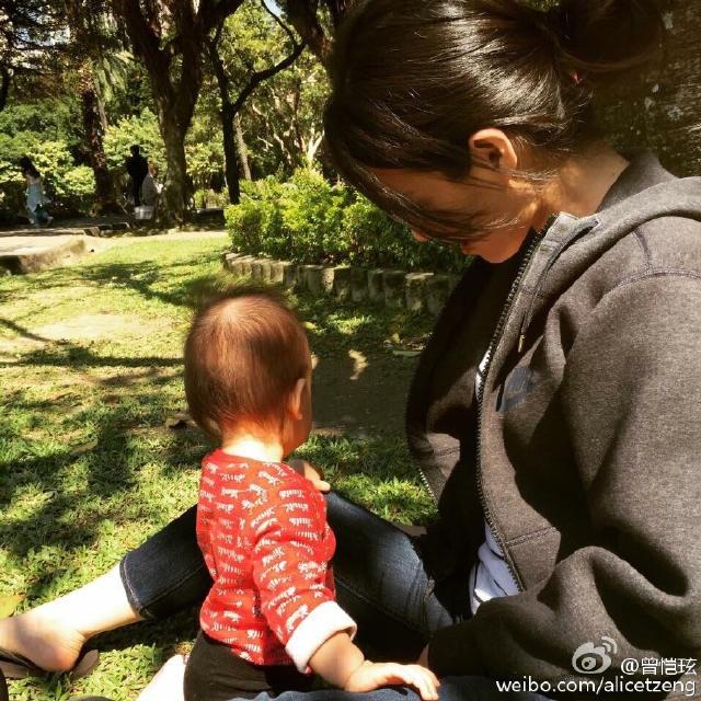 32歲的她被封為「周杰倫的最美前女友」如今升格當媽媽「近況曝光」，沒想到當年的大眼美少女現在卻 -