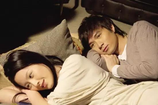 32歲的她被封為「周杰倫的最美前女友」如今升格當媽媽「近況曝光」，沒想到當年的大眼美少女現在卻 -