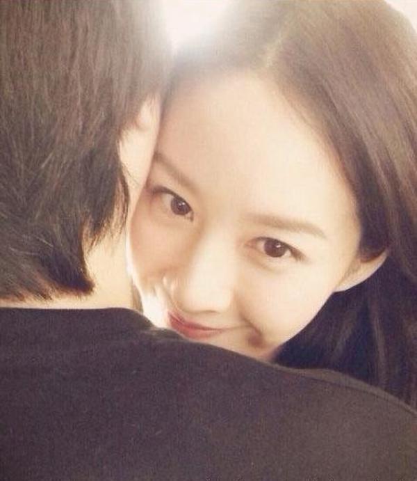 32歲的她被封為「周杰倫的最美前女友」如今升格當媽媽「近況曝光」，沒想到當年的大眼美少女現在卻 -