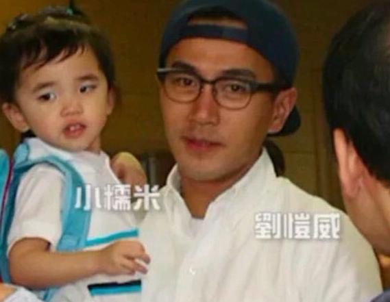 小糯米正臉照曝光！和楊冪長得天差地別，網友：難怪不要公開！