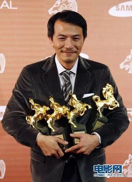 父母反對之下，她和大17歲男友堅持14年愛情長跑，現在終於放手了！
