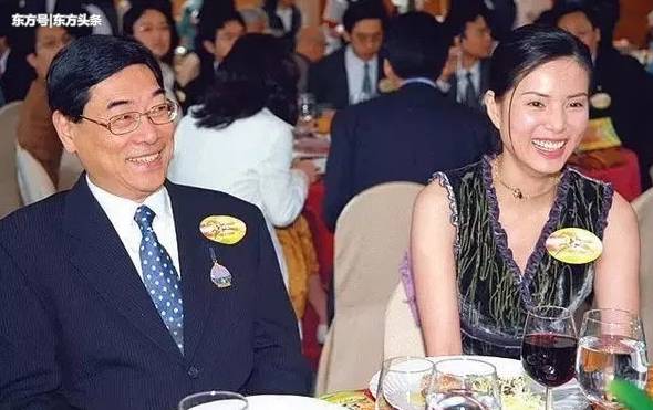 她是最美神仙姐姐，前男友破產她拚命還債無怨無悔，還清後被拋棄！