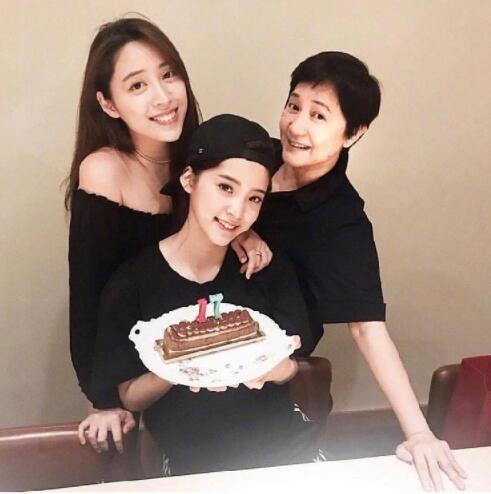 當紅時退出娛樂圈，三個女兒卻來之不易，如今二女兒比她曾經還紅！