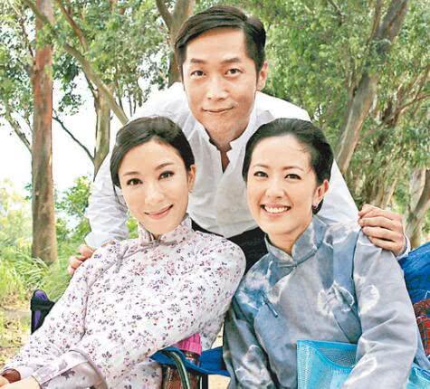 前TVB小生到北大讀書，無明星架子騎小黃車上學，和女學生合照！