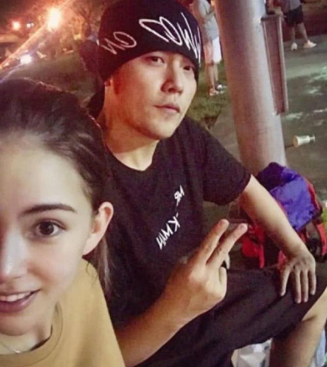  昆凌和兒子約會，曬正臉像周杰倫，小海綿探班baby，模樣乖巧可愛
