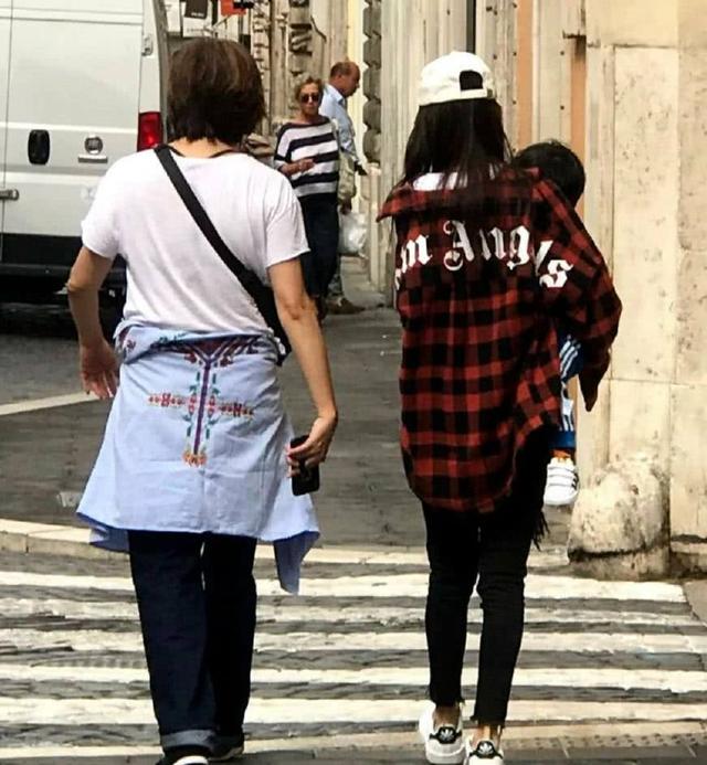  昆凌和兒子約會，曬正臉像周杰倫，小海綿探班baby，模樣乖巧可愛