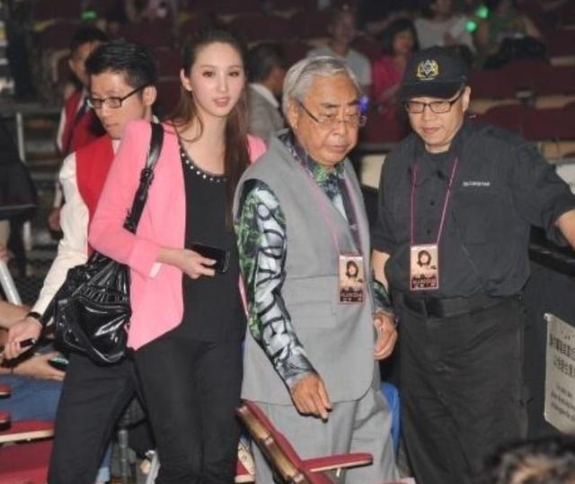 最美香港小姐為父還債，戀上81歲有錢人，債務還清立馬分手