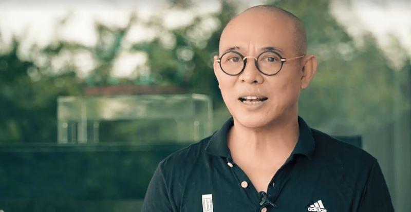 李連傑老了，洪金寶老了，成龍老了，只有他娶了富家女活成35歲！