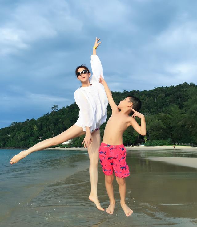 這才是娛樂圈真正的闊太，嫁大12歲超級富豪，拍戲只是消遣！