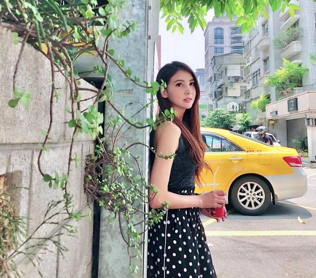 一個有骨氣的女星，甩掉不忠男友獨自撫養兒子，今32歲仍像少女~~~