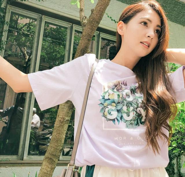 一個有骨氣的女星，甩掉不忠男友獨自撫養兒子，今32歲仍像少女~~~