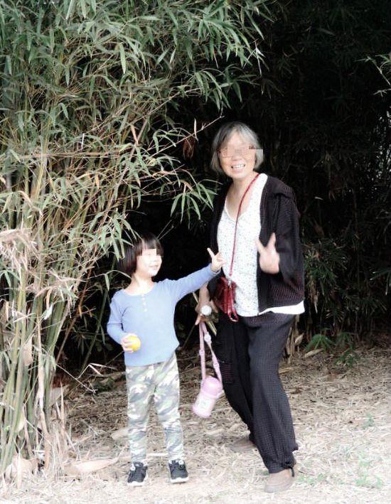 小孫女要吃地瓜，俺給他們送去，看到他們家廚房，俺眼眶唰地紅了