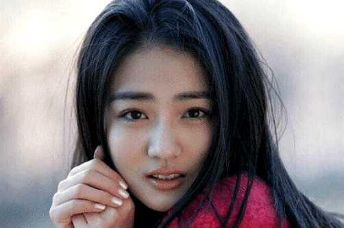 供完小姑子讀大學，她結婚我全力幫忙，婚禮上看到陪嫁，我離婚了