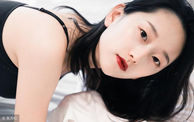 前妻生病我給3萬，回家看到老婆留的八字紙條，我慌忙發朋友圈