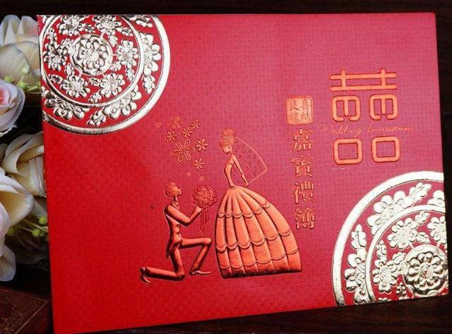 離婚以後，前夫再婚她悄悄到場，看到新娘是她以後，她選擇了放下