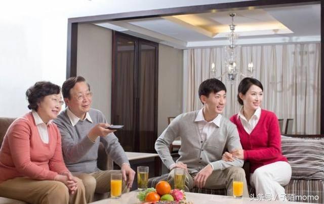 小姑子嫁了個富二代，回來探親把我當僕人使喚，一張紙條我讓她滾