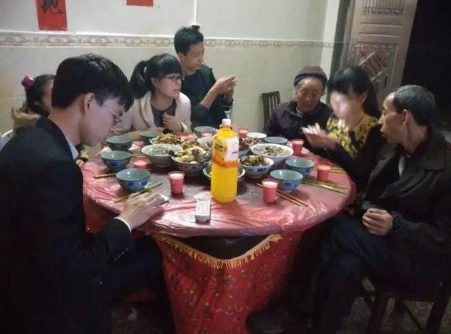 丈母娘50大壽，我和媳婦回家祝賀，聽到廚房裡對話，我一分不給了