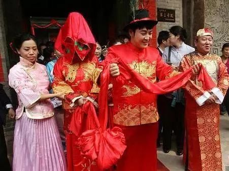 結婚後， 老公讓和娘家斷絕聯繫，婆婆喝多說漏嘴，我轉身就離開了