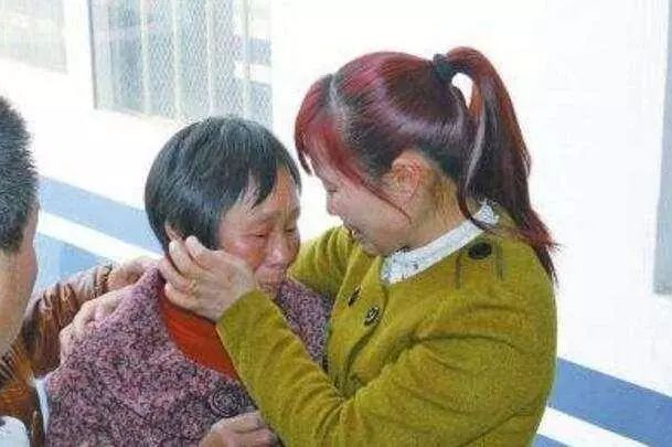 結婚後， 老公讓和娘家斷絕聯繫，婆婆喝多說漏嘴，我轉身就離開了