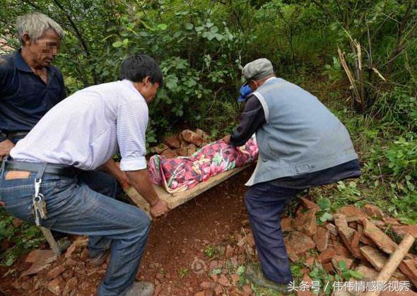 7歲女兒去世，老公夢見大蛇裝進被窩，掀開被子，癱在地上