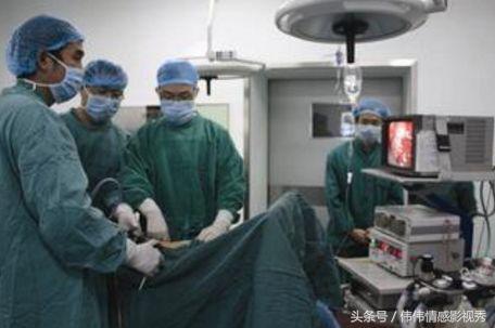 男子和黑人結婚4個月，腰部越來越痛，去醫院檢查完，蒙了