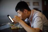 丈母娘生日我給五千紅包，回家看到微信群消息，我愣得說不出話