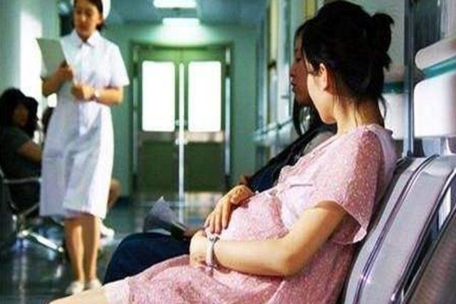 老婆難產，我要求保大人，母親卻要保孩子，我哭了