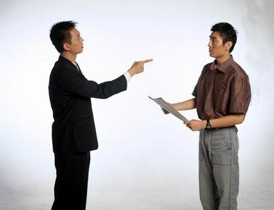 我出差，老婆突然來電要離婚，我起疑提前回家，岳母：救救我女兒